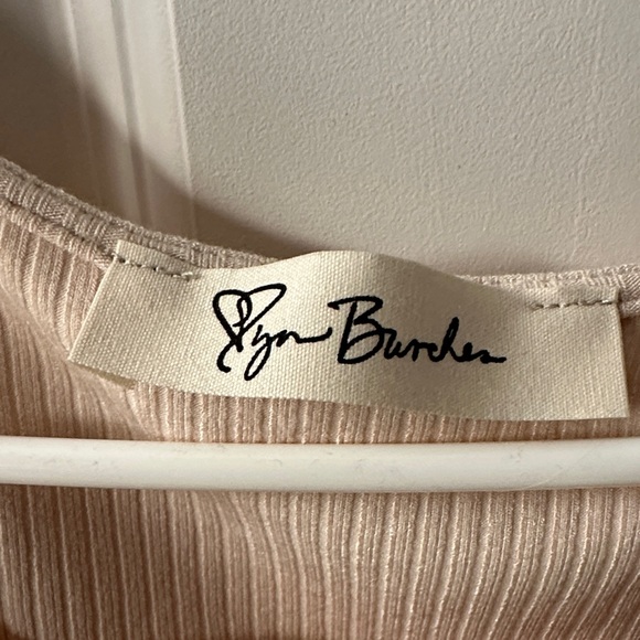 Lyn Burchen Cream Ribbed Women's Top - Picture 2 of 4